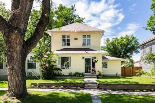 910 8 Street SOUTH Lethbridge, AB T1J 2K8