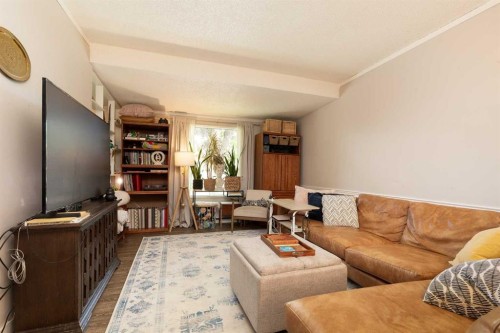 910 8 Street South, Lethbridge, AB - Indoor Photo Showing Living Room