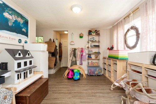 910 8 Street South, Lethbridge, AB - Indoor Photo Showing Other Room