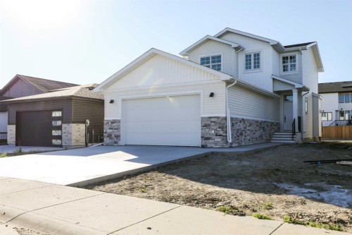 30 Rivergrove Run West, Lethbridge, AB 