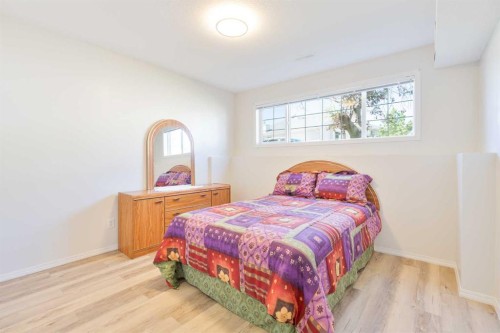 19 Chilcotin Lane West, Lethbridge, AB - Indoor Photo Showing Bedroom