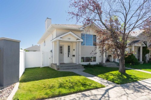 19 Chilcotin Lane WEST Lethbridge, AB T1K 7G8