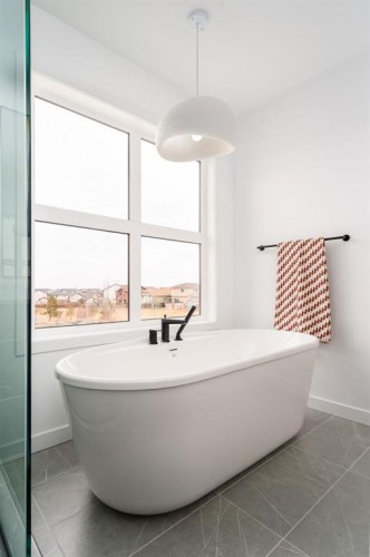 55 Miners Road West, Lethbridge, AB - Indoor Photo Showing Bathroom