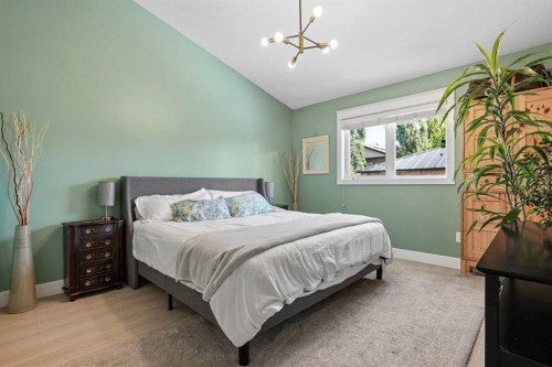 27 Firelight Way West, Lethbridge, AB - Indoor Photo Showing Bedroom