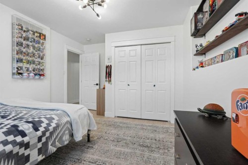 27 Firelight Way West, Lethbridge, AB - Indoor Photo Showing Bedroom