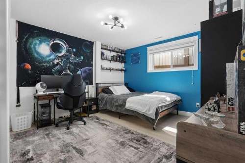 27 Firelight Way West, Lethbridge, AB - Indoor Photo Showing Bedroom