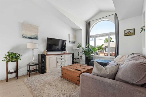 27 Firelight Way West, Lethbridge, AB - Indoor Photo Showing Living Room