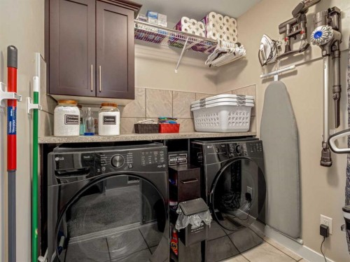 386 Moonlight Way West, Lethbridge, AB - Indoor Photo Showing Laundry Room
