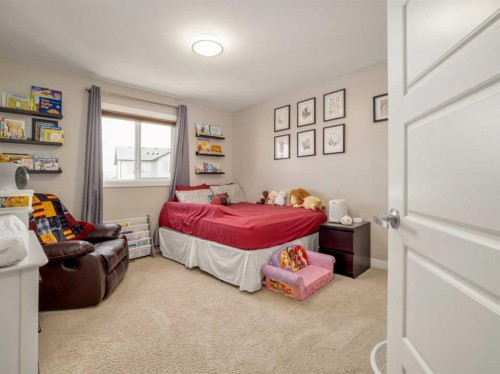 386 Moonlight Way West, Lethbridge, AB - Indoor Photo Showing Bedroom