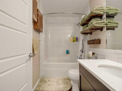 386 Moonlight Way West, Lethbridge, AB - Indoor Photo Showing Bathroom