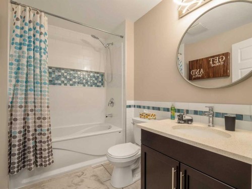 386 Moonlight Way West, Lethbridge, AB - Indoor Photo Showing Bathroom