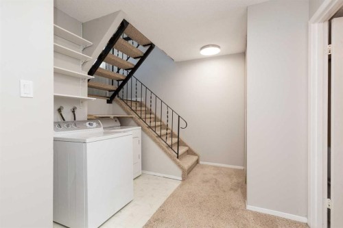 13-5 Acadia Road West, Lethbridge, AB - Indoor Photo Showing Laundry Room