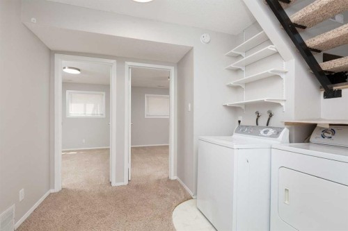 13-5 Acadia Road West, Lethbridge, AB - Indoor Photo Showing Laundry Room