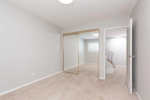 13-5 Acadia Road West, Lethbridge, AB - Indoor Photo Showing Other Room