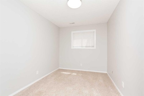 13-5 Acadia Road West, Lethbridge, AB - Indoor Photo Showing Other Room