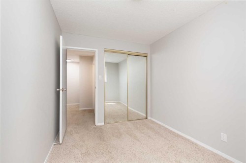 13-5 Acadia Road West, Lethbridge, AB - Indoor Photo Showing Other Room