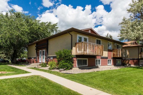 13-5 Acadia Road WEST Lethbridge, AB T1K 4C1