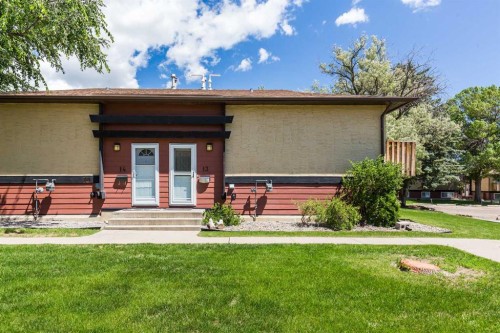 13-5 Acadia Road West, Lethbridge, AB - Outdoor