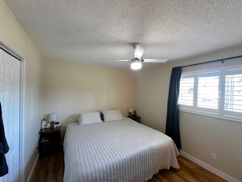 129 Greenview Close North, Lethbridge, AB - Indoor Photo Showing Bedroom