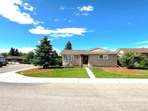 129 Greenview Close NORTH Lethbridge, AB T1H 4K8