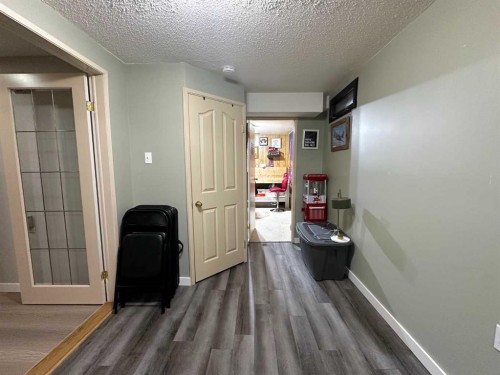 129 Greenview Close North, Lethbridge, AB - Indoor Photo Showing Other Room