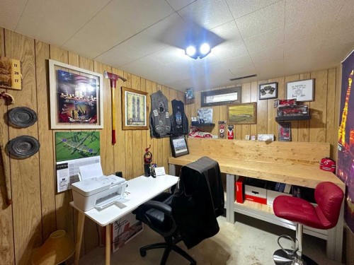 129 Greenview Close North, Lethbridge, AB - Indoor Photo Showing Office