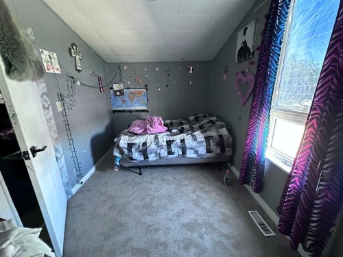 61 2 Avenue East, Cardston, AB - Indoor Photo Showing Bedroom