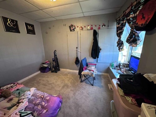 61 2 Avenue East, Cardston, AB - Indoor