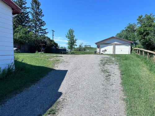61 2 Avenue East, Cardston, AB - Outdoor