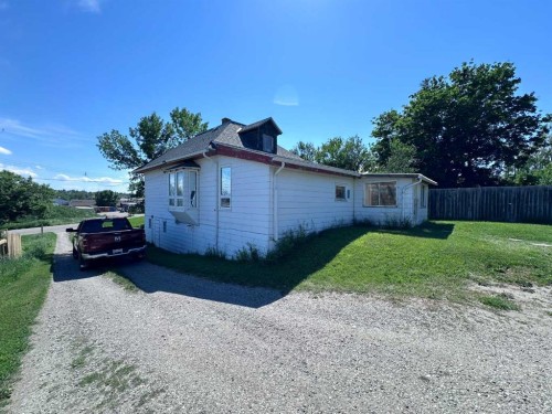 61 2 Avenue East, Cardston, AB - Outdoor