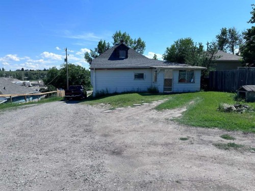 61 2 Avenue East, Cardston, AB - Outdoor