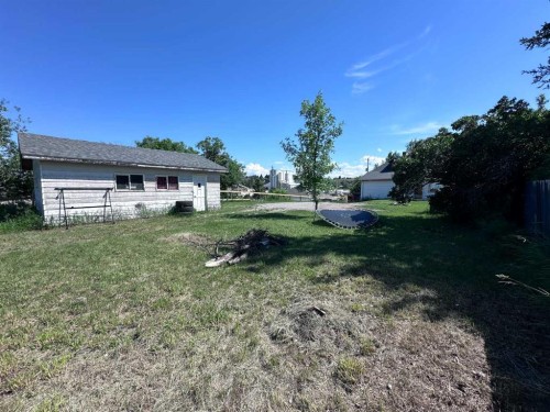 61 2 Avenue East, Cardston, AB - Outdoor