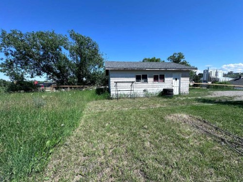61 2 Avenue East, Cardston, AB - Outdoor