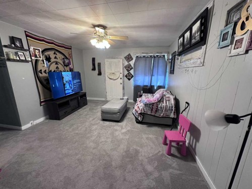 61 2 Avenue East, Cardston, AB - Indoor Photo Showing Other Room