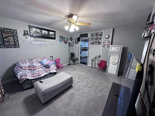 61 2 Avenue East, Cardston, AB - Indoor
