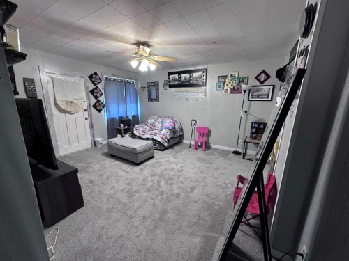 61 2 Avenue East, Cardston, AB - Indoor Photo Showing Other Room