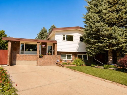 2220 42 Street SOUTH Lethbridge, AB T1K 4Y8