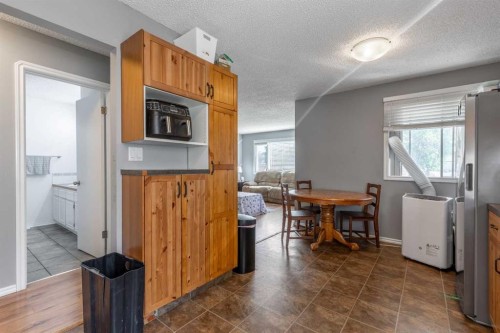 27 Laval Boulevard West, Lethbridge, AB - Indoor
