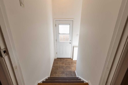27 Laval Boulevard West, Lethbridge, AB - Indoor Photo Showing Other Room