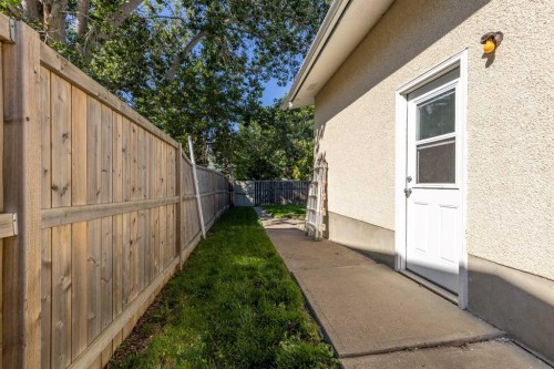 27 Laval Boulevard West, Lethbridge, AB - Outdoor With Exterior