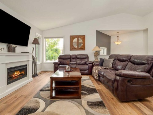 7 Kodiak Boulevard North, Lethbridge, AB 