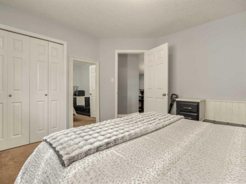 7 Kodiak Boulevard North, Lethbridge, AB 