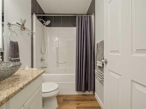7 Kodiak Boulevard North, Lethbridge, AB 
