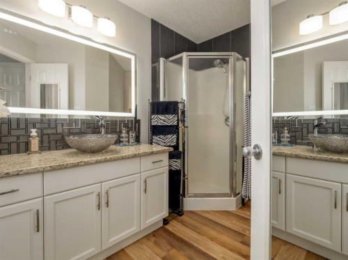 7 Kodiak Boulevard North, Lethbridge, AB 