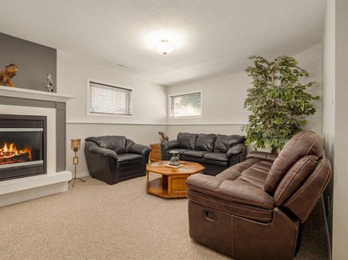 7 Kodiak Boulevard North, Lethbridge, AB 