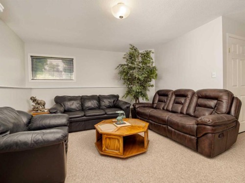 7 Kodiak Boulevard North, Lethbridge, AB 