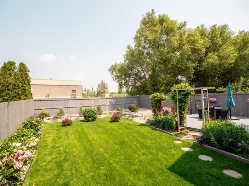 7 Kodiak Boulevard North, Lethbridge, AB 