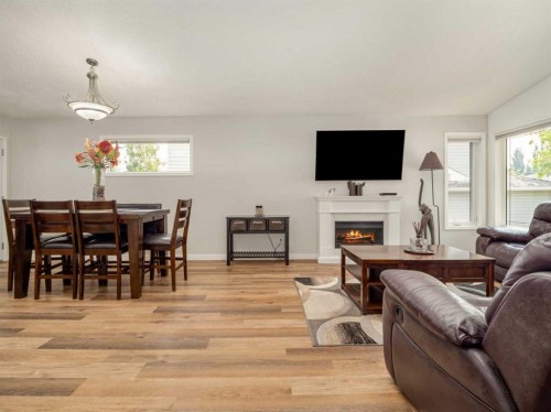 7 Kodiak Boulevard North, Lethbridge, AB 