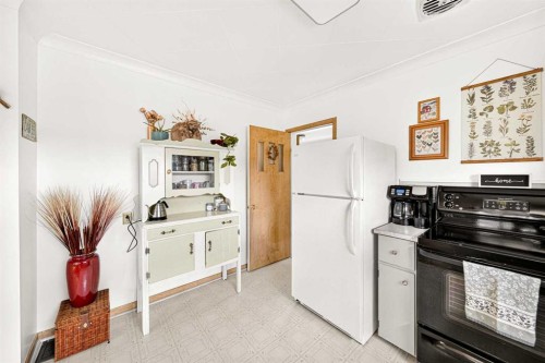 7826 22 Avenue, Coleman, AB - Indoor Photo Showing Kitchen