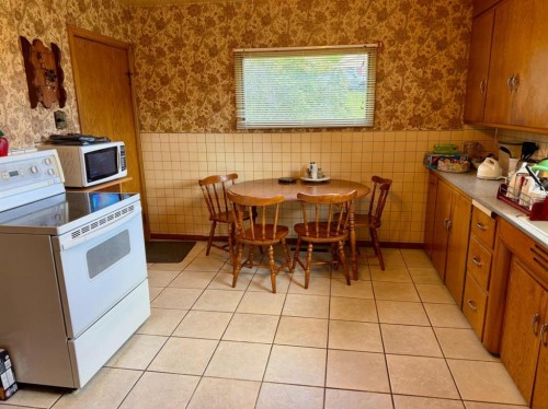 14825 21 Avenue South, Frank, AB - Indoor